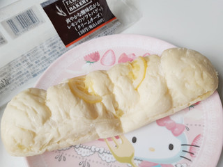 「ファミリーマート ファミマ・ベーカリー レモンのソフトバケット クリームチーズ」のクチコミ画像 by MAA しばらく不在さん
