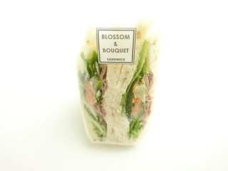 「三桂 Blossom＆Bouquet パストラミとホワイトセロリのパワーサラダのサンドイッチ」のクチコミ画像 by いちごみるうさん