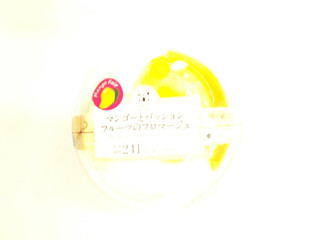 「ローソン Uchi Cafe’ SWEETS マンゴーとパッションフルーツのフロマージュ」のクチコミ画像 by いちごみるうさん