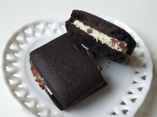 「カルディ オリジナル チョコミントサンドクッキー 袋1個」のクチコミ画像 by MAA しばらく不在さん