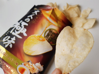 「山芳製菓 ポテトチップス 大人の極味 ごま油と塩にんにく味 袋48g」のクチコミ画像 by MAA しばらく不在さん