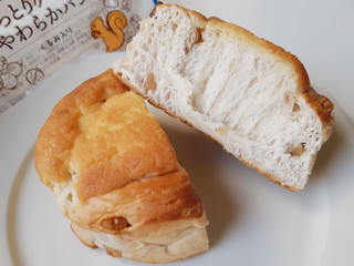 「Pasco しっとりケーキのやわらかパン くるみ入り 袋1個」のクチコミ画像 by MAA しばらく不在さん