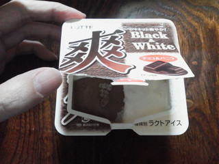 「ロッテ 爽 Black＆White チョコ＆バニラ カップ190ml」のクチコミ画像 by Jiru Jintaさん