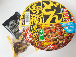 「日清食品 日清のどん兵衛 汁なし黒カレーうどん カップ100g」のクチコミ画像 by MAA しばらく不在さん