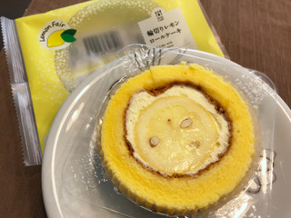 「ローソン 輪切りレモンロールケーキ」のクチコミ画像 by やにゃさん