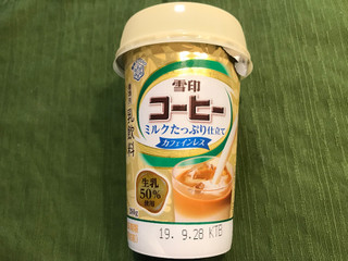 「雪印メグミルク 雪印コーヒー ミルクたっぷり仕立て カフェインレス カップ200g」のクチコミ画像 by やにゃさん