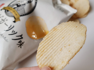 「カルビー ポテトチップス クセニ・ナ～ル アンチョビガーリック味」のクチコミ画像 by MAA しばらく不在さん