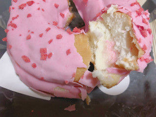 「セブン-イレブン もっちりドーナツ いちごクリーム」のクチコミ画像 by gggさん