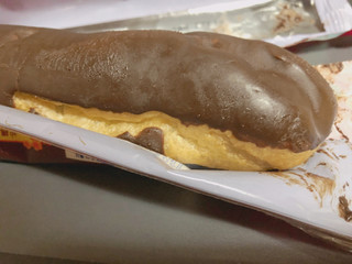 「モンテール 小さな洋菓子店 雪塩ショコラのエクレア 袋1個」のクチコミ画像 by gggさん