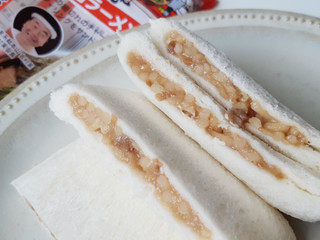「ヤマザキ ランチパック 家系 豚骨醤油ラーメン風 袋2個」のクチコミ画像 by MAA しばらく不在さん