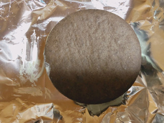 「グリコ ぎっしり満足！チョコミントクッキーサンド」のクチコミ画像 by gggさん