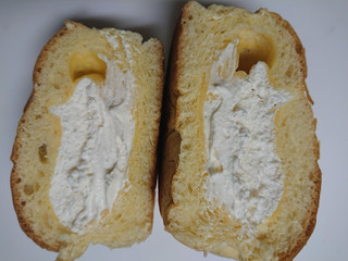 「ファミリーマート ファミマ・ベーカリー ブリオッシュクリームパン」のクチコミ画像 by レビュアーさん