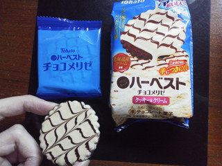 「東ハト ハーベストチョコメリゼ クッキー＆クリーム 袋2枚×4」のクチコミ画像 by Jiru Jintaさん