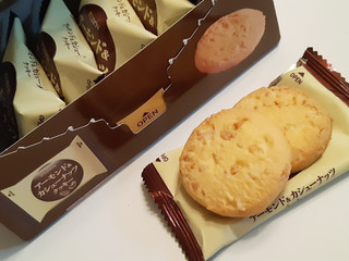 「ブルボン アーモンド＆カシューナッツクッキー 箱2枚×6」のクチコミ画像 by MAA しばらく不在さん