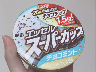 「明治 エッセル スーパーカップ チョコミント カップ200ml」のクチコミ画像 by  おふみさん