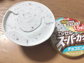 「明治 エッセル スーパーカップ チョコミント カップ200ml」のクチコミ画像 by  おふみさん