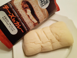 「神戸屋 ワンハンドデリ チーズinカレー 袋1個」のクチコミ画像 by MAA しばらく不在さん