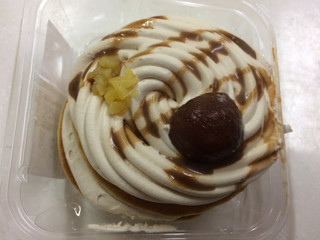「ローソン Uchi Cafe’ SWEETS モンブランのクリームパンケーキ」のクチコミ画像 by SANAさん