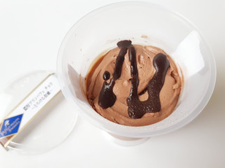 「ヤオコー AfternoonSweets 濃厚プリンパフェ チョコ とろける食感 カップ1個」のクチコミ画像 by MAA しばらく不在さん