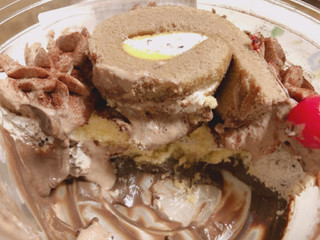 「セブン-イレブン ハロウィンパーティ☆チョコ＆クッキークリームパフェ」のクチコミ画像 by gggさん
