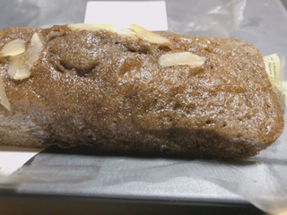 「セブン-イレブン ナッツ＆チョコスティックケーキ」のクチコミ画像 by gggさん