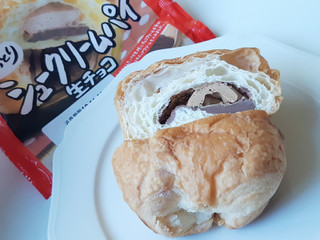 「フジパン しっとりシュークリームパイ生チョコ 袋1個」のクチコミ画像 by MAA しばらく不在さん
