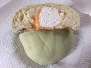 「神戸屋 果汁入りメロンパン クリーム＆ホイップ 袋1個」のクチコミ画像 by SANAさん