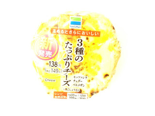 「ファミリーマート 3種のたっぷりチーズおむすび」のクチコミ画像 by いちごみるうさん