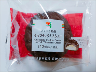 「セブン-イレブン ざくざく食感 チョコティラミスシュー」のクチコミ画像 by nag～ただいま留守にしております～さん