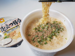 「マルちゃん でかまる 泡立つ豚骨ラーメン カップ134g」のクチコミ画像 by MAA しばらく不在さん