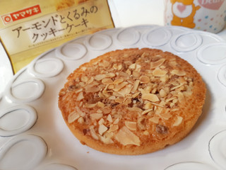 「ヤマザキ アーモンドとくるみのクッキーケーキ 袋1個」のクチコミ画像 by MAA しばらく不在さん