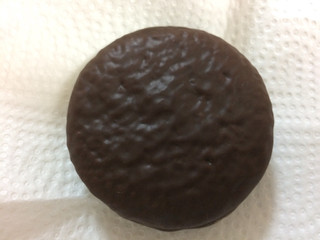 「ロッテ ‐8℃以下がおいしいチョコパイ アイスガトーショコラ 甘酸っぱいベリー仕立て 袋1個」のクチコミ画像 by SANAさん