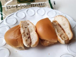「ヤマザキ Delicious Bakery ミニバーガー ハンバーグとメンチカツ 袋2個」のクチコミ画像 by MAA しばらく不在さん