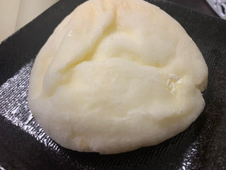 「ローソン Uchi Cafe’ SWEETS ホボクリム ほぼほぼクリームのシュー」のクチコミ画像 by SweetSilさん