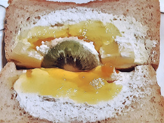 「トップバリュ パブロのチーズクリームフルーツサンド」のクチコミ画像 by MAA しばらく不在さん