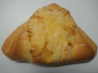 「ファミリーマート ファミマ・ベーカリー チーズとはちみつのパン」のクチコミ画像 by レビュアーさん