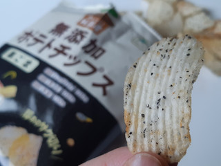 「ノースカラーズ おいしい純国産 無添加ポテトチップス黒ごま 袋50g」のクチコミ画像 by MAA しばらく不在さん