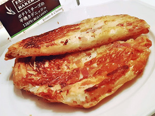 「ファミリーマート ファミマ・ベーカリー ポテトとチーズの平焼きデニッシュ」のクチコミ画像 by MAA しばらく不在さん