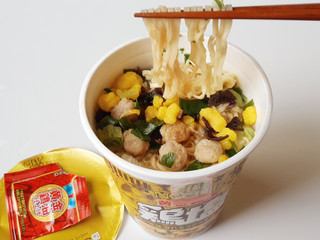 「日清食品 カップヌードル黄金鶏油 鶏塩 カップ76g」のクチコミ画像 by MAA しばらく不在さん