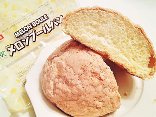 「ローソンストア100 VL メロンブールパン」のクチコミ画像 by MAA しばらく不在さん