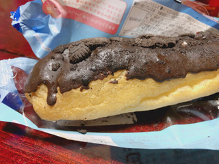 「オランジェ OREO クッキー＆バニラクリームのエクレア 袋1個」のクチコミ画像 by gggさん