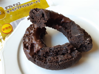 「デイリーヤマザキ CafeTimeSweets ダブルチョコオールドファッションドーナツ」のクチコミ画像 by MAA しばらく不在さん
