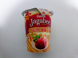 「カルビー Jagabee 完熟梅味 カップ38g」のクチコミ画像 by ぺりちゃんさん