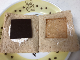 「ヤマザキ ランチパック ダークチョコ 全粒粉入りパン 袋2個」のクチコミ画像 by sarienonさん