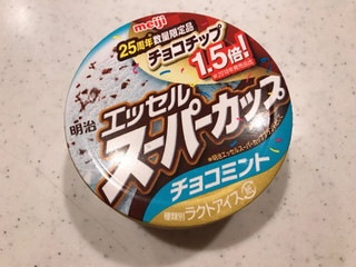 「明治 エッセル スーパーカップ チョコミント カップ200ml」のクチコミ画像 by lemononさん