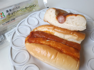 「セブンプレミアム 激辛ソースのチョリソーソーセージパン 袋1個」のクチコミ画像 by MAA しばらく不在さん