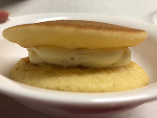 「シャトレーゼ 北海道バターと自家炊き餡のパンケーキ 1個」のクチコミ画像 by sarienonさん