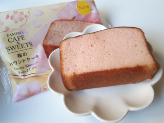 「ファミリーマート FAMIMA CAFE＆SWEETS 桜のパウンドケーキ」のクチコミ画像 by MAA しばらく不在さん
