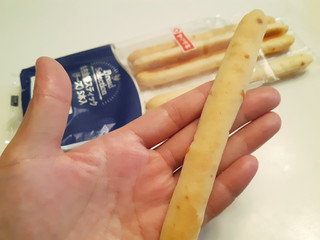 「ヤマザキ bread selection もち食感スティック チーズ 袋5本」のクチコミ画像 by MAA しばらく不在さん