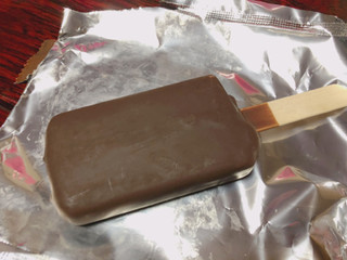 「セブンプレミアム バニラバー チョコレート 生チョコ入り 袋85ml」のクチコミ画像 by gggさん